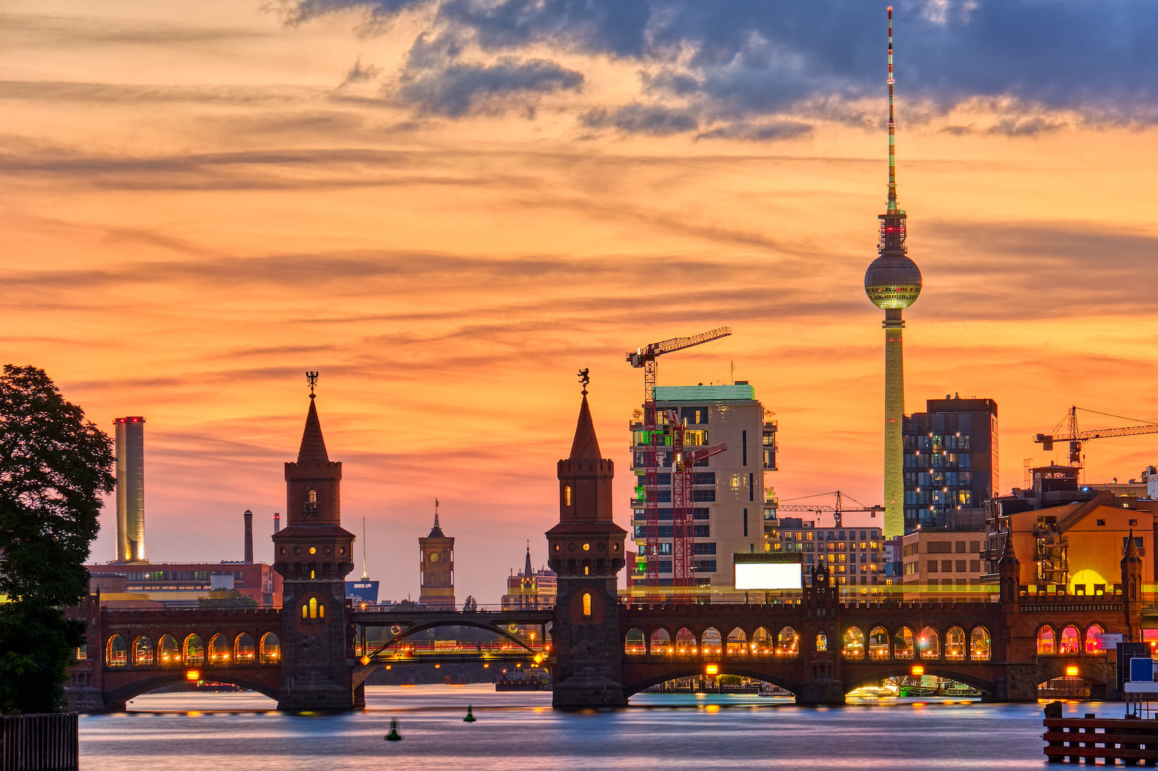 Berlin Skyline in der Dämmerung