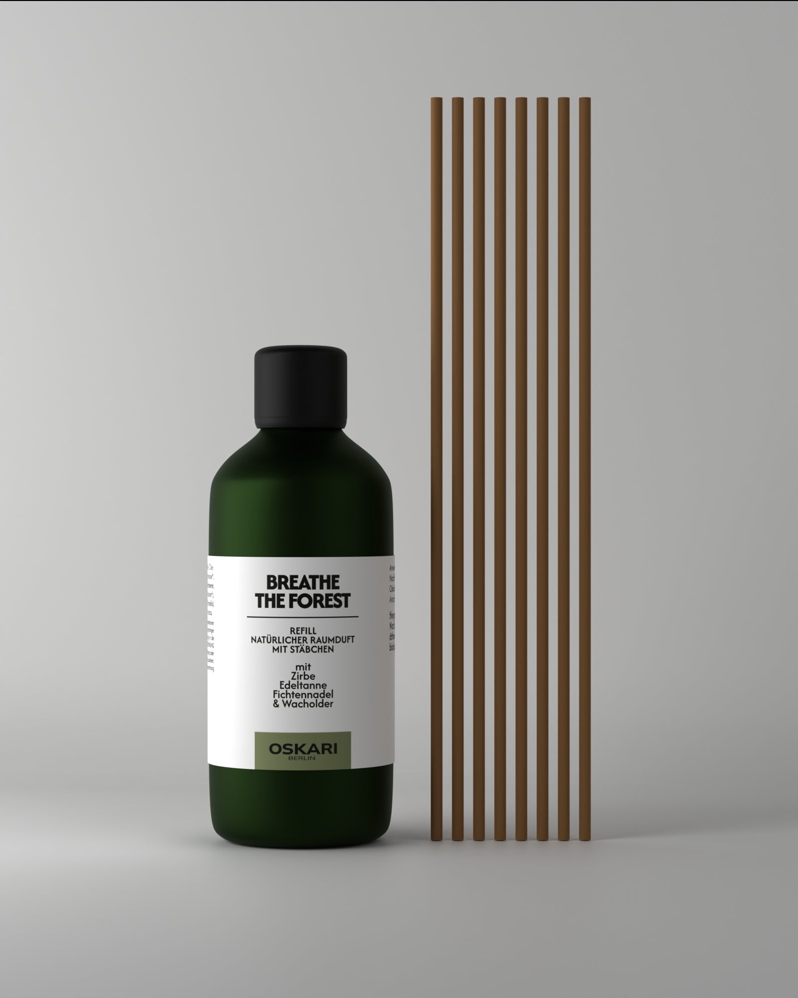 Das Oskari Nachfüllset für den Raumduft mit Stbchen Breathe the Forest mit acht Stäbchen aus Papier.
