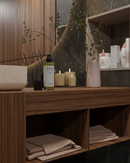 Oskari Toilettenduft mit Geruschsstopp in einem modernen Bad vor einem Wandspiegel und Holzwaschtisch