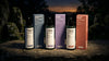 Das Oskari Bio Kissenspray Bundle Loved by Night vor de dunklen Nachthimmel fotografiert.