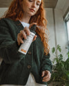 Das Bio Raumspray Kick Start von Oskari im Einsatz in einem Home Office