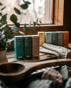 Das Oskari Bio Saunaaufguss Bundle Besteseller in einer hölzernen Sauna