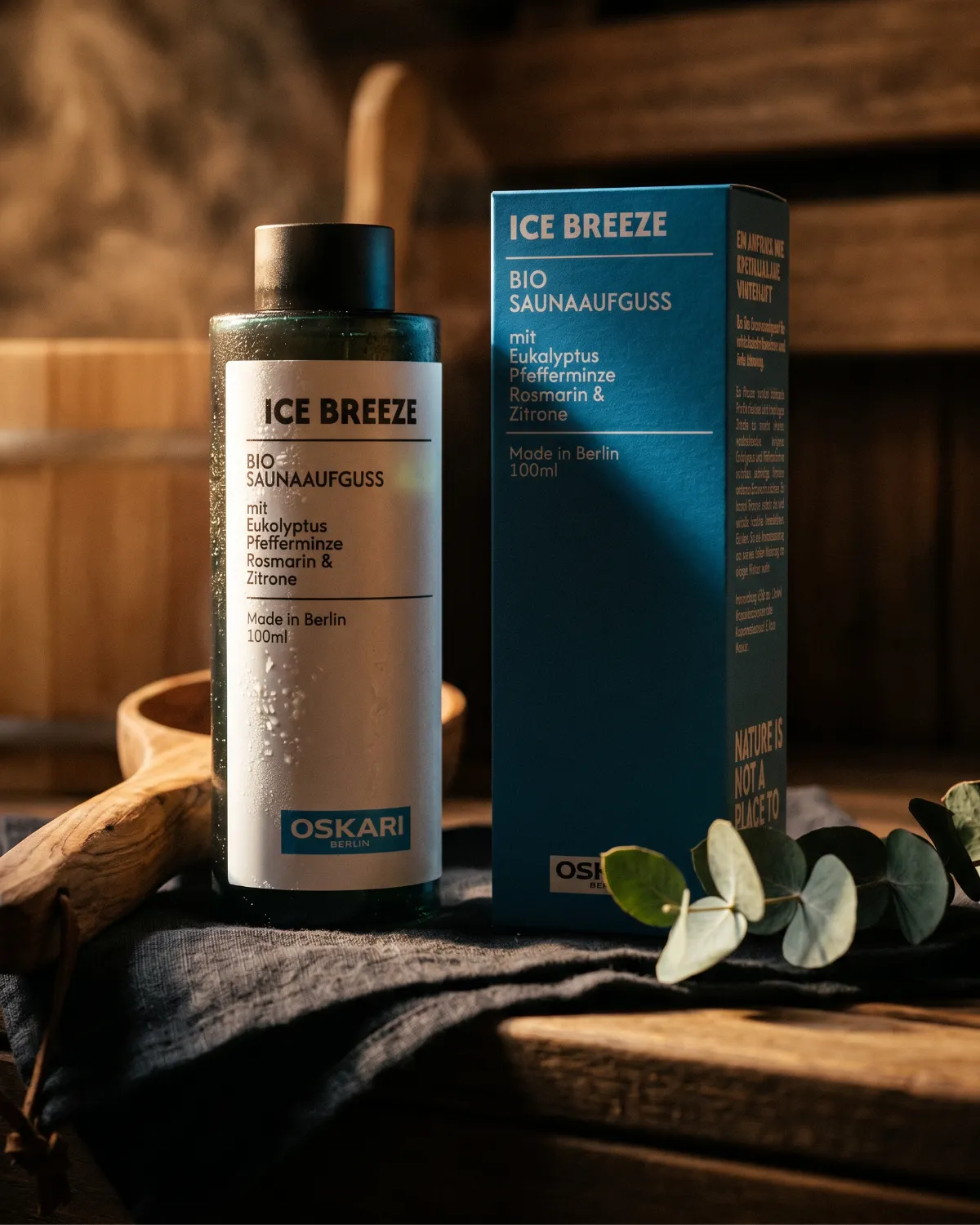 Bio Saunaaufguss Ice Breeze von Oskari in einer hölzernen Sauna