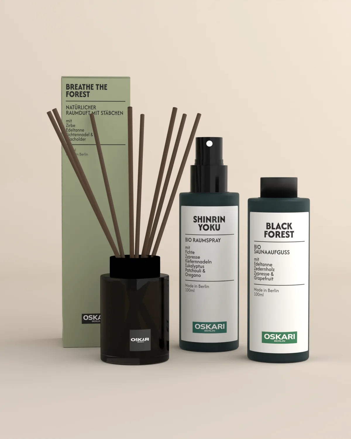 Das Bundle Forest Grounding Vibe von Oskari mit dem Raumduft Breathe the Forest, dem Bio Raumspray Shinrin Yoku und dem Bio Saunaaufguss Black Forest