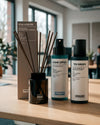 Das Peak Performance Vibe Bundle von Oskari in einem Büro auf dem Schreibtisch